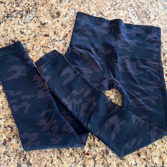 SPANX Black Camo Look at Me Now High Waisted Seamless Leggings - Picture 2 of 5